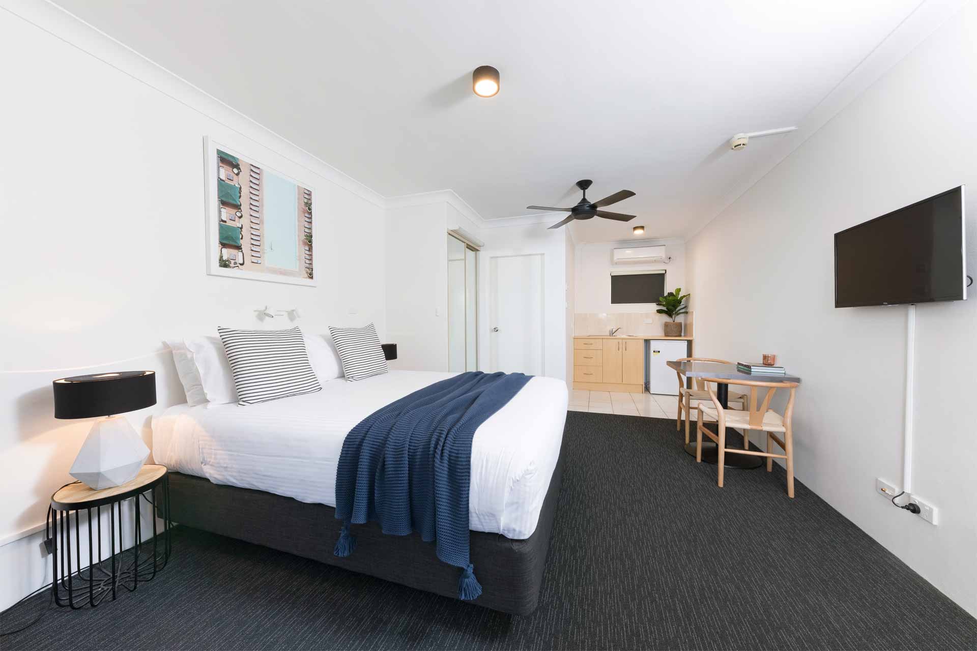 35. Hotel Forster Standard Queen Room - Disabled Friendly Bathroom Access