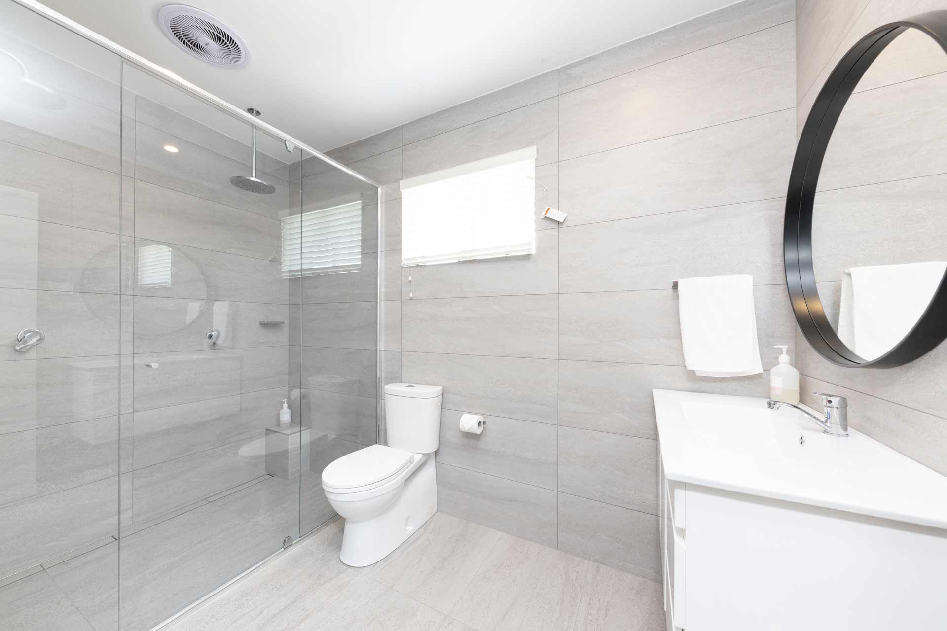 24. 2 Bedroom Apartment Bathroom